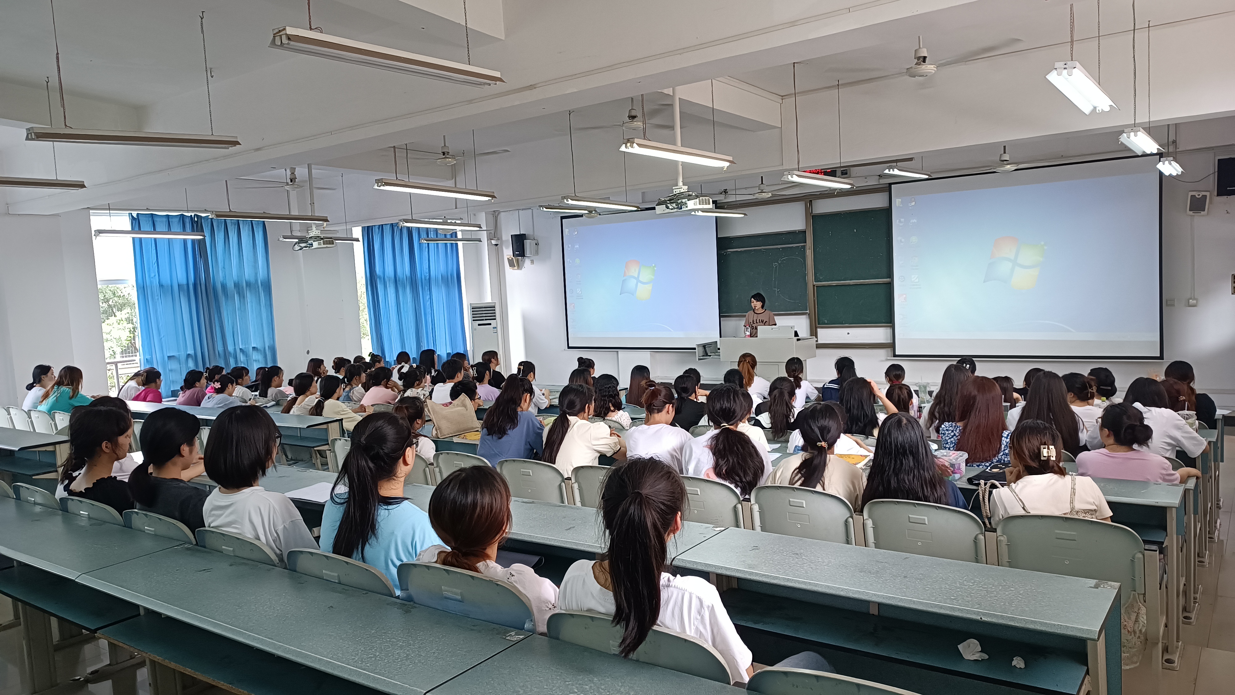 beat365唯一官方网站邀请九龙坡区芭比教育集团开展专场招聘会.jpg