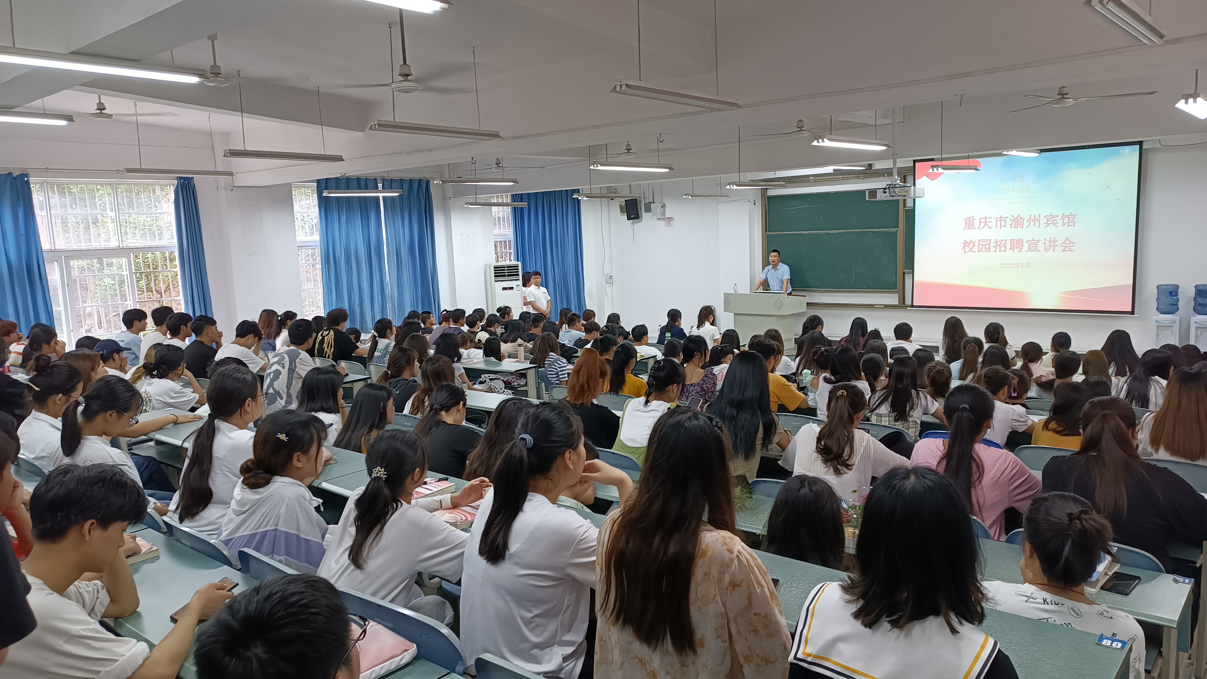 beat365唯一官方网站邀请重庆渝州宾馆开展专场招聘会.jpg beat365唯一官方网站邀请重庆渝州宾馆开展专场招聘会.jpg