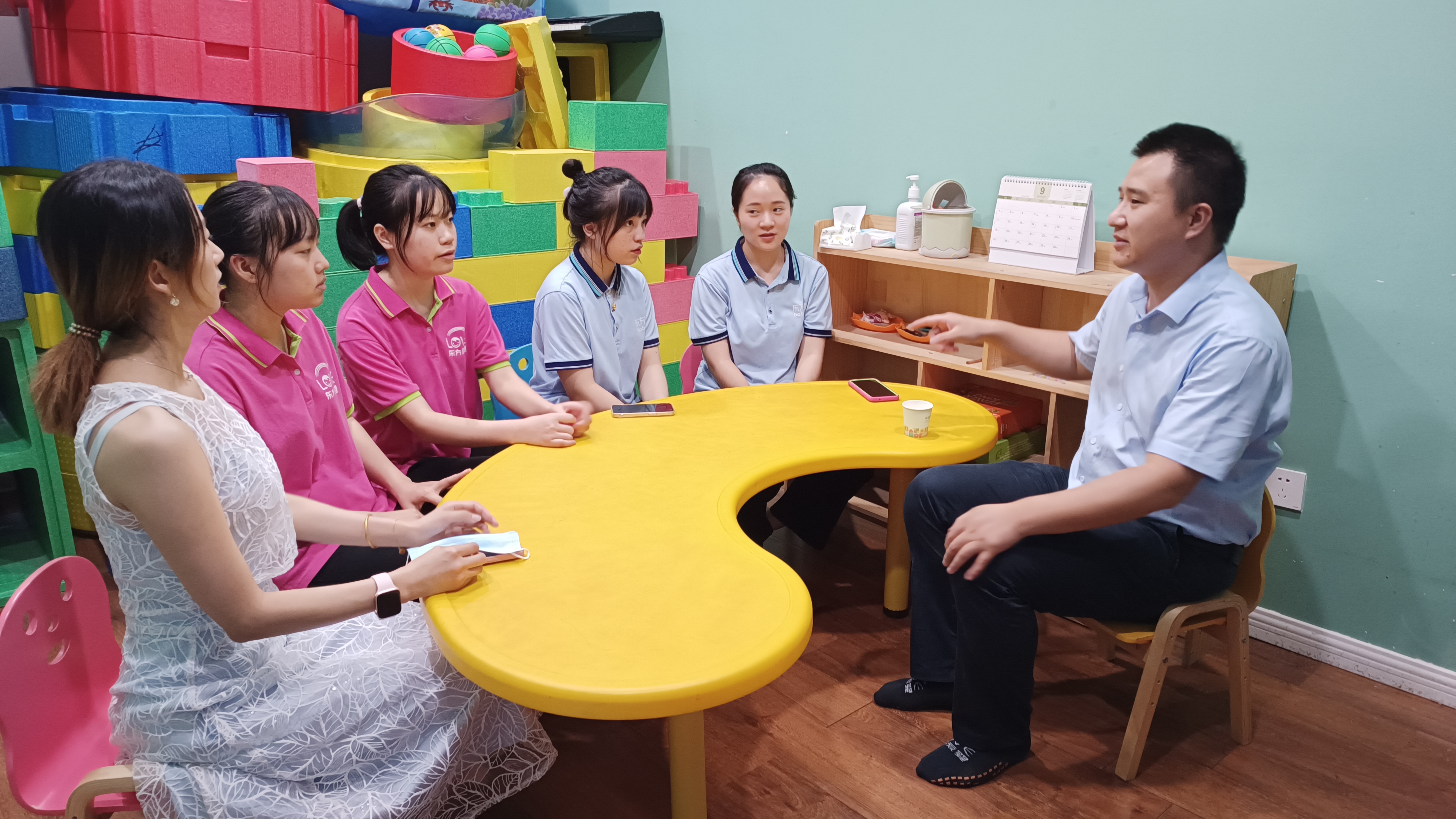 beat365唯一官方网站一行到东方爱婴巴南校区看望学生.jpg