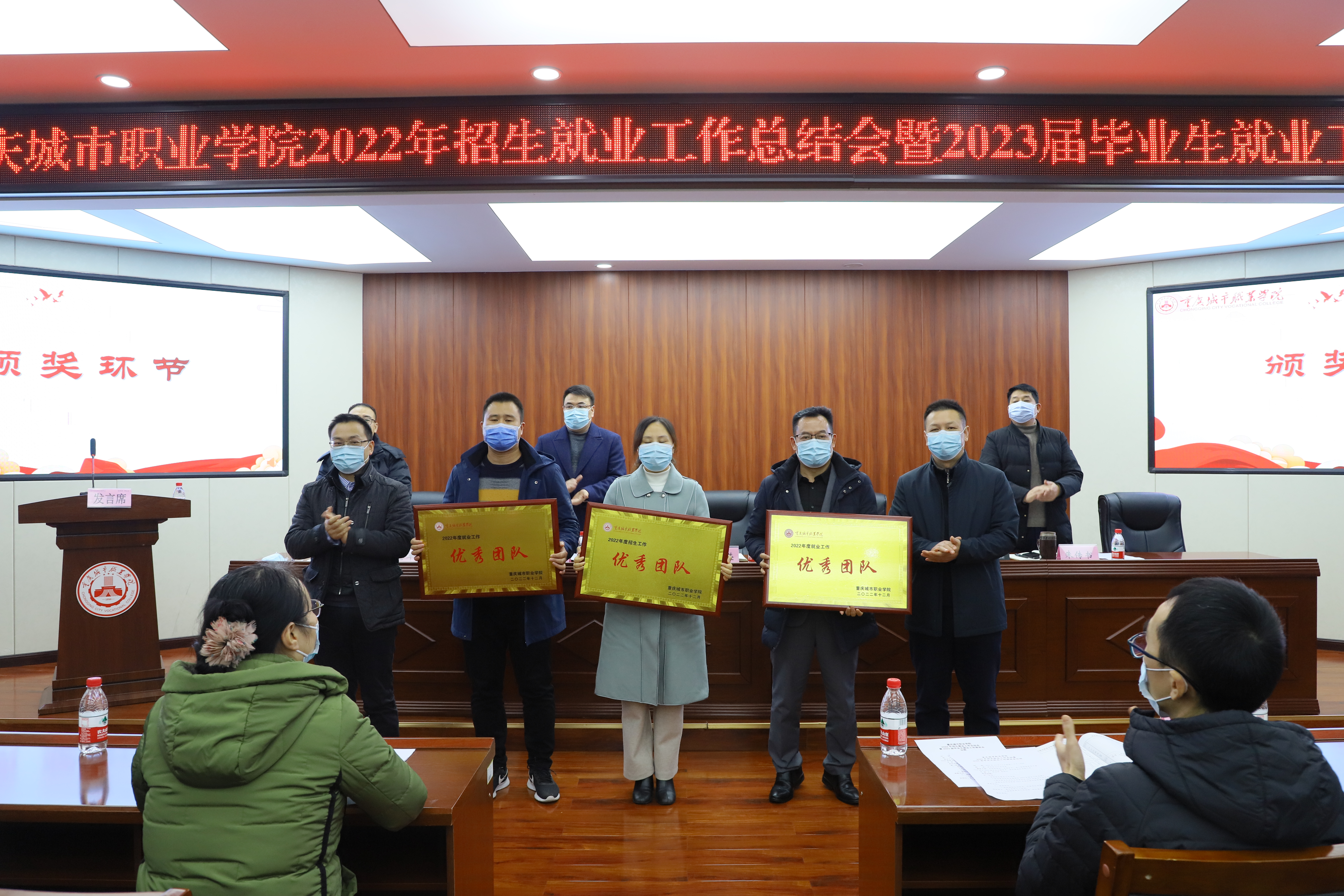 陈中耀代表beat365唯一官方网站领奖.JPG