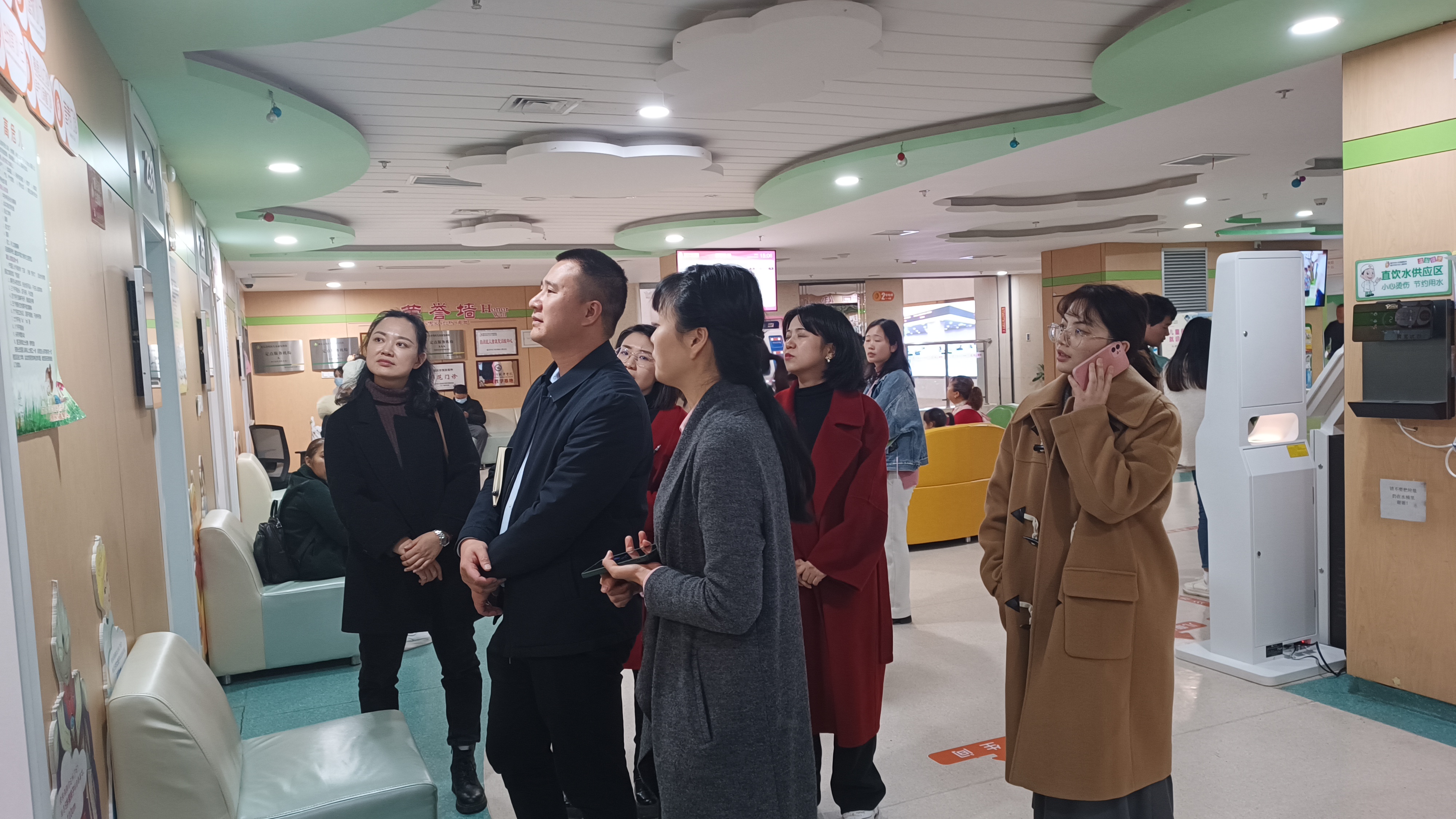 beat365唯一官方网站组织教师走访永川儿童医院.jpg